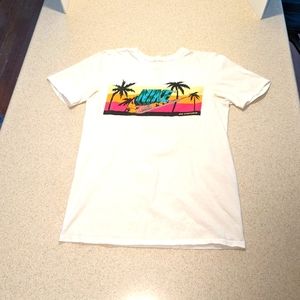 Nike Sports t-shirt. Adult small California themed